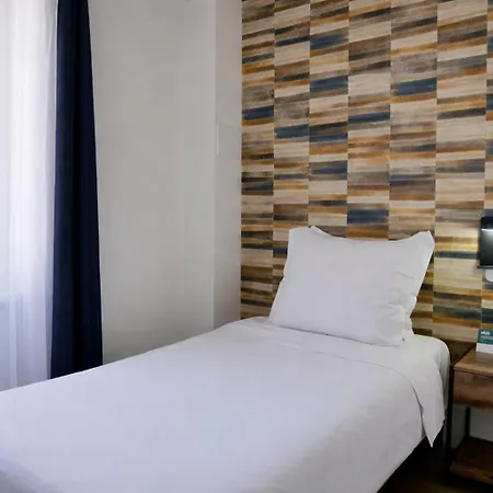 Hotel La Porte Saint Pierre-Logis Hotel Intra Muros Renove En 2026-3